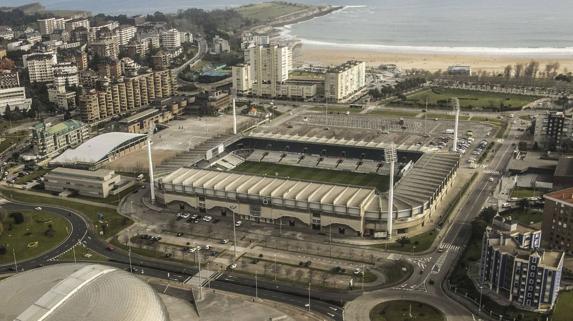 El Ayuntamiento retira las chapas de la cubierta de El Sardinero, última fase de las obras