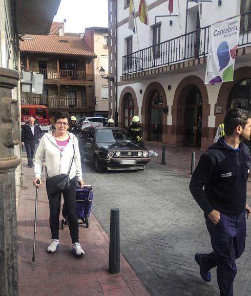 El hombre que estrelló su coche en Ampuero creía que le acosaba la Guardia Civil