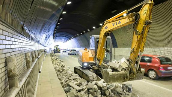 El carril bici ya asoma por el túnel