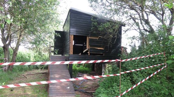 Destrozos vandálicos en un observatorio de aves de la Marisma de Alday