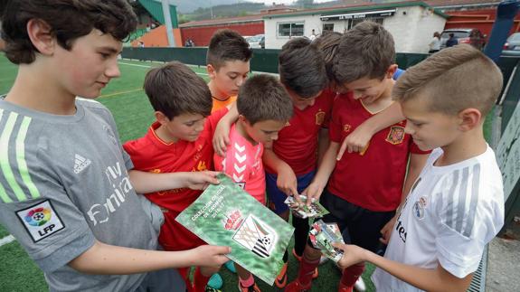 Los jugadores del Textil Escudo, en cromos