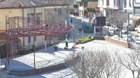 IU pide más seguridad para la plaza de la Pontanilla en Los Corrales de Buelna