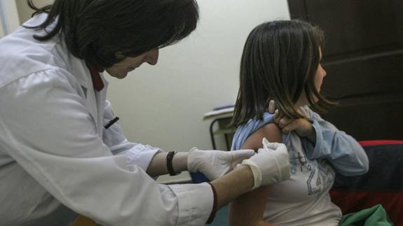 Más de 8.500 niños cántabros han sido vacunados de la meningitis B en un año