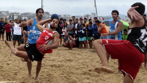 La élite del balonmano playa nacional se cita en Laredo para el mes de agosto