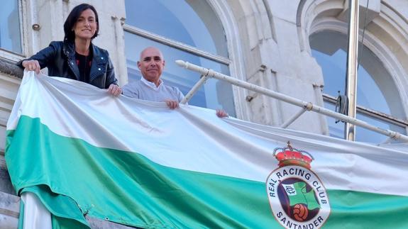 El Ayuntamiento se viste de Racing