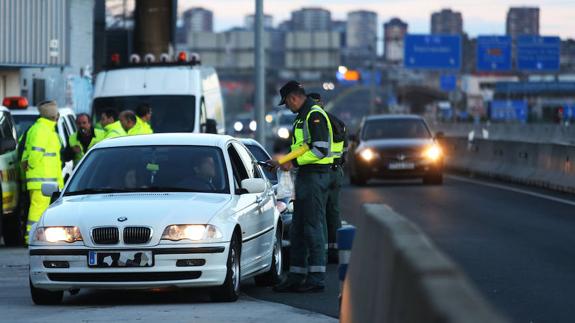 La mitad de los controles de drogas realizados a conductores cántabros en 2016 fueron positivos