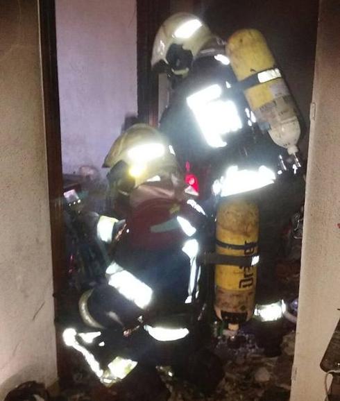 Una mujer de 77 años, herida grave en el incendio de su vivienda en Laredo