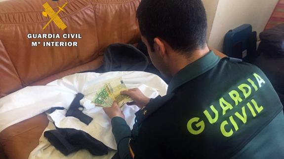 La Guardia Civil detiene al atracador de un banco en Castro Urdiales