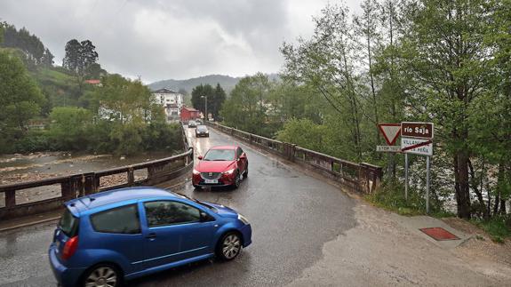 Mazón presenta en Cabezón el nuevo puente que unirá este municipio con Mazcuerras