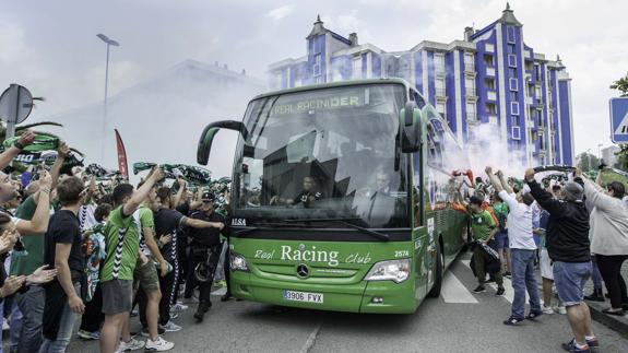 Corteo racinguista de la Fuente de Cacho a los Campos de Sport