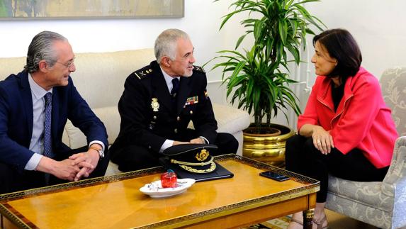 Igual muestra su colaboración al nuevo jefe de la Policía Nacional