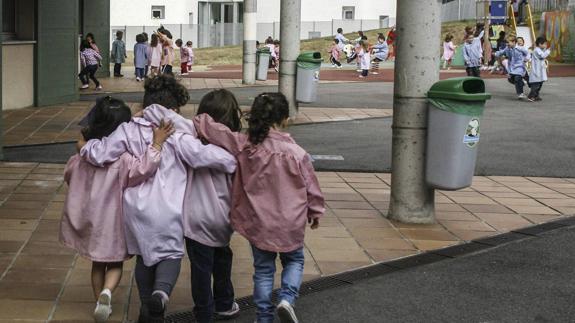 La asociación de padres de la escuela pública apoya suprimir las vacaciones de Semana Santa
