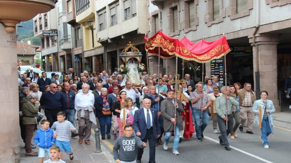 Encuentro entre el Lignum Crucis y la Virgen de Valmayor