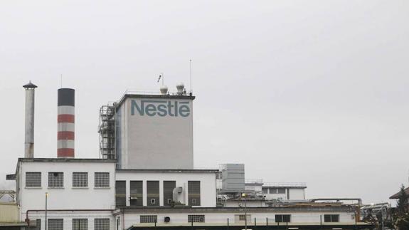 Nestlé dona 156 ordenadores a 17 centros públicos de Cantabria