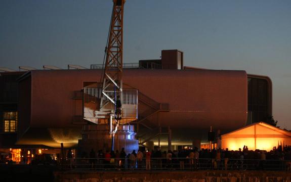 La ciudad aplaude la vuelta de la Grúa de Piedra