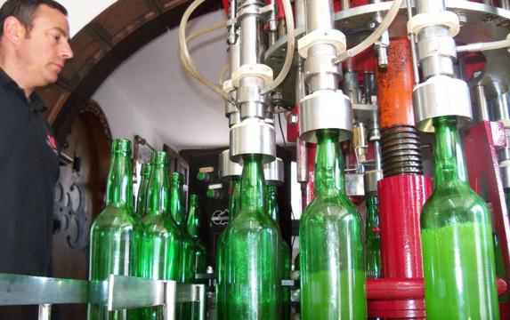 Oria augura un futuro "imparable" para el sector de la sidra cántabra