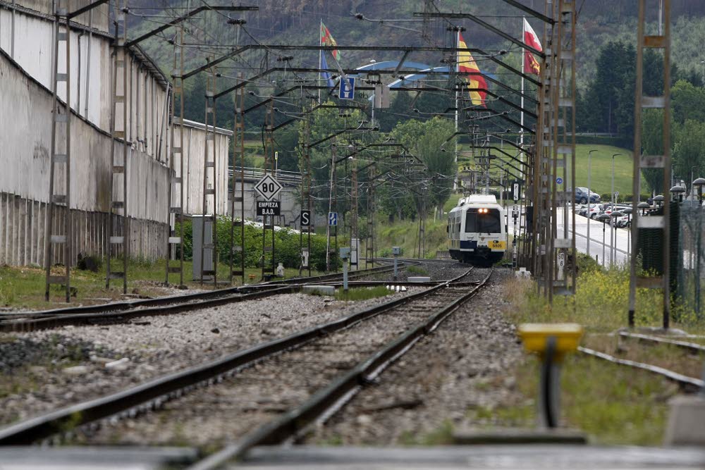 La mejora de vías Reinosa-Torrelavega acabará este verano y la del tramo a Santander en el de 2018, según Fomento