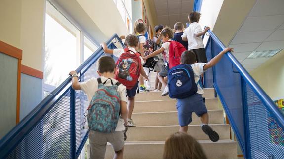 Los colectivos de padres trasladan este lunes su malestar al consejero de Educación