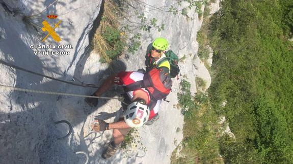 Rescatado un montañero navarro que estaba realizando una vía ferrata en Arredondo