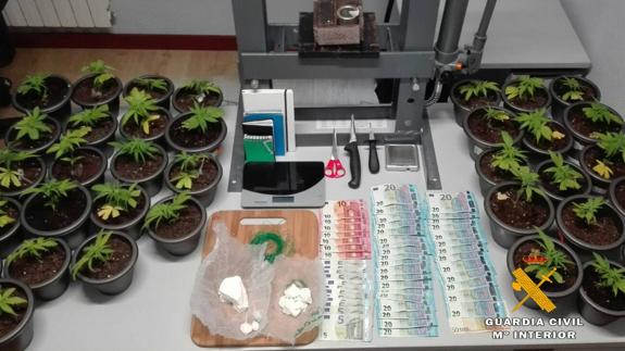 La Guardia Civil desarticula un punto de venta de cocaína en Treceño