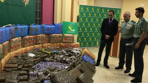 Un narco de Parbayón conduce a un alijo de cuatro toneladas