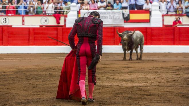 Las figuras, en Cuatro Caminos