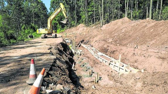 El empleo y las carreteras pagan los primeros recortes del Gobierno forzados por Hacienda