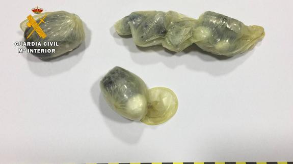 Detenido un preso de El Dueso con 12 trozos de hachís y un envoltorio de cocaína dentro del recto