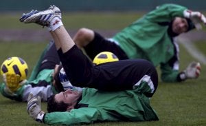 Toño se retira de la sesión por una contractura