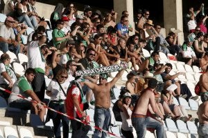Los aficionados del Racing se quejan del trato recibido por parte de la Policía en León