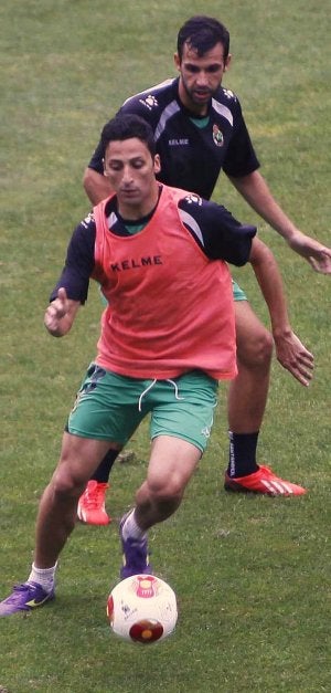 Iván Bolado obtiene el permiso de Paco Fernández para entrenar con el equipo